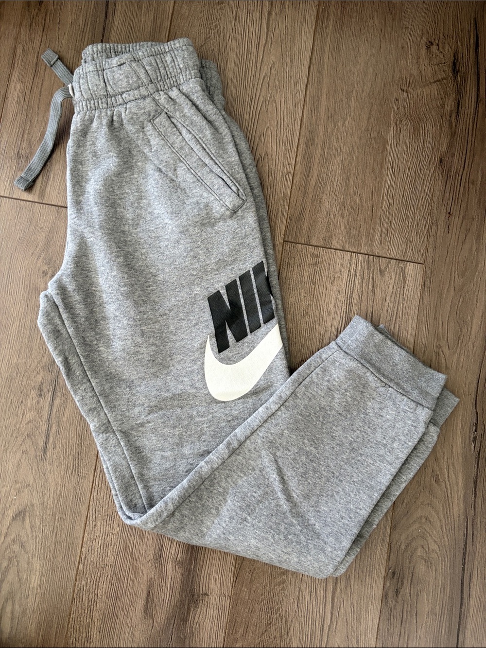 Nike Grey Kids Jogger Sweatpants with White Swoosh. Boys size medium